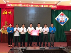Thái Bình: Trao hỗ trợ đoàn viên bị giảm sâu thu nhập do ảnh hưởng của dịch Covid-19