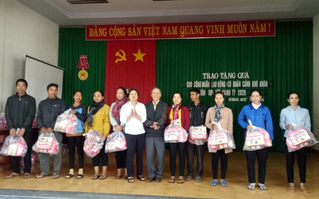 Người nữ chủ tịch công đoàn tận tụy nguoi nu chu tich cong doan tan tuy