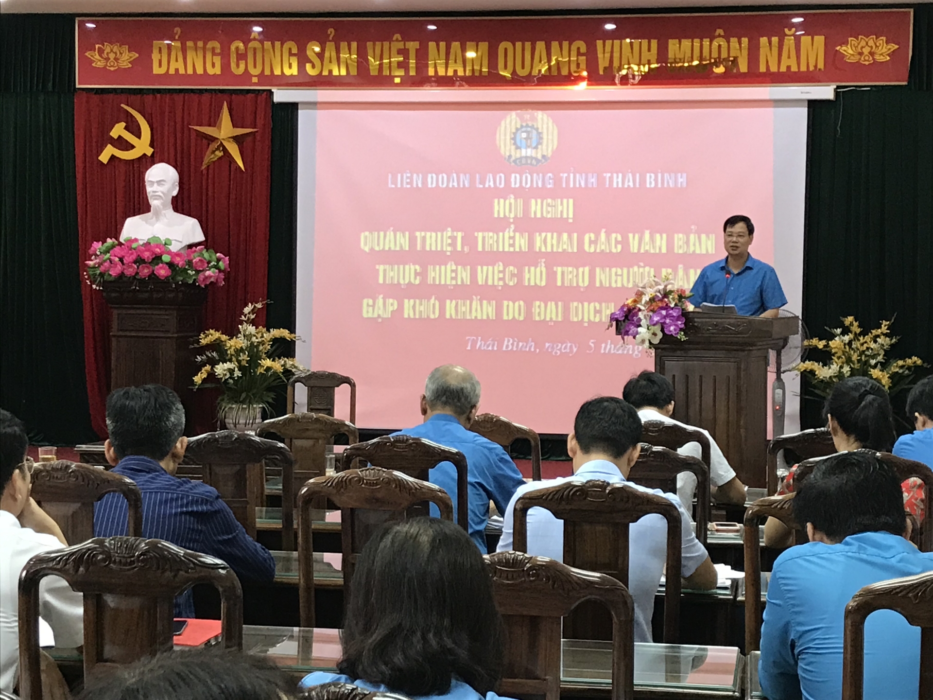 Thái Bình quán triệt, triển khai các văn bản hỗ trợ người dân khó khăn do dịch Covid-19 thai binh quan triet trien khai cac van ban ho tro nguoi dan kho khan do dich covid 19