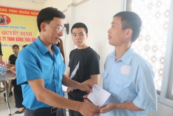 LĐLĐ thành phố Thái Bình tặng 150 suất quà cho công nhân lao động nhân Tháng Công nhân