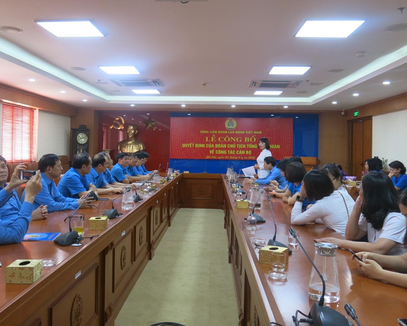 Tổng LĐLĐ Việt Nam trao quyết định bổ nhiệm lãnh đạo Ban Tài chính tong ldld viet nam trao quyet dinh bo nhiem lanh dao ban tai chinh