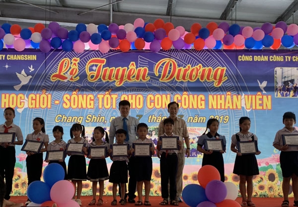 nang do nhung vat va khi lao dong nu mang thai va nuoi con nho