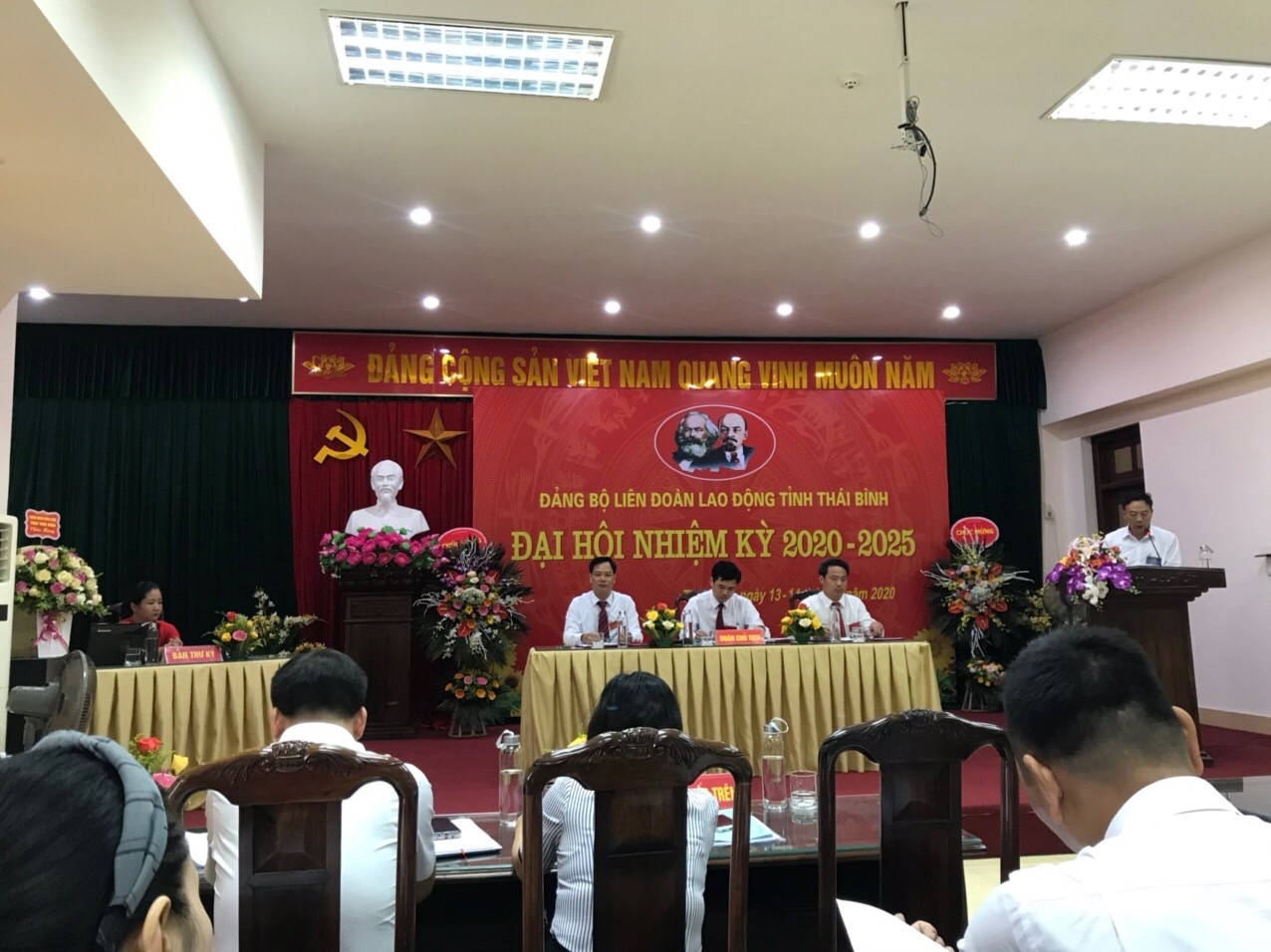 Khẳng định vai trò lãnh đạo của Đảng trong công tác chỉ đạo hoạt động chuyên môn khang dinh vai tro lanh dao cua dang trong cong tac chi dao hoat dong chuyen mon