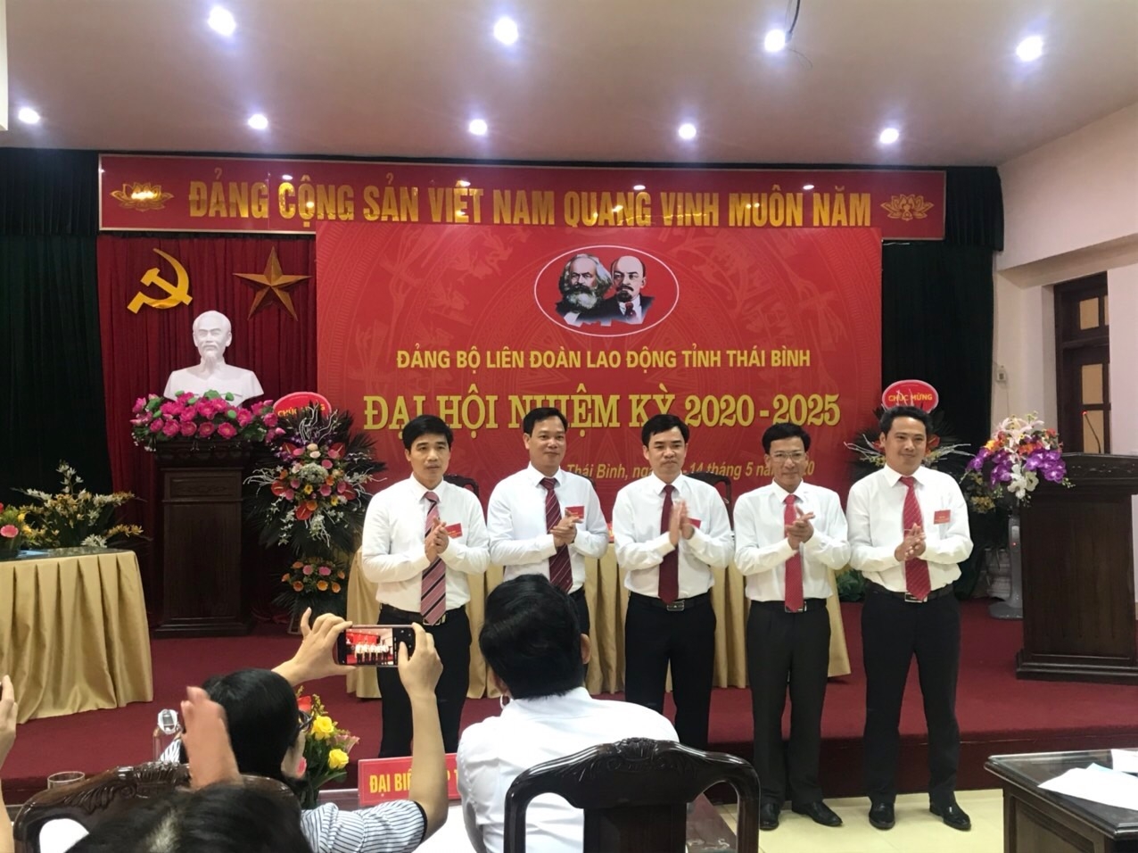 Khẳng định vai trò lãnh đạo của Đảng trong công tác chỉ đạo hoạt động chuyên môn khang dinh vai tro lanh dao cua dang trong cong tac chi dao hoat dong chuyen mon