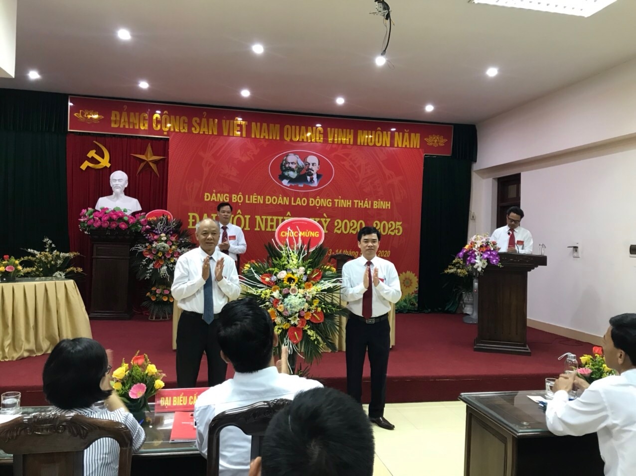 Khẳng định vai trò lãnh đạo của Đảng trong công tác chỉ đạo hoạt động chuyên môn khang dinh vai tro lanh dao cua dang trong cong tac chi dao hoat dong chuyen mon