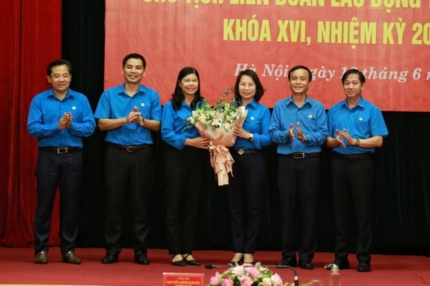 Công bố Quyết định Chủ tịch Liên đoàn Lao động thành phố Hà Nội cong bo quyet dinh chu tich lien doan lao dong thanh pho ha noi
