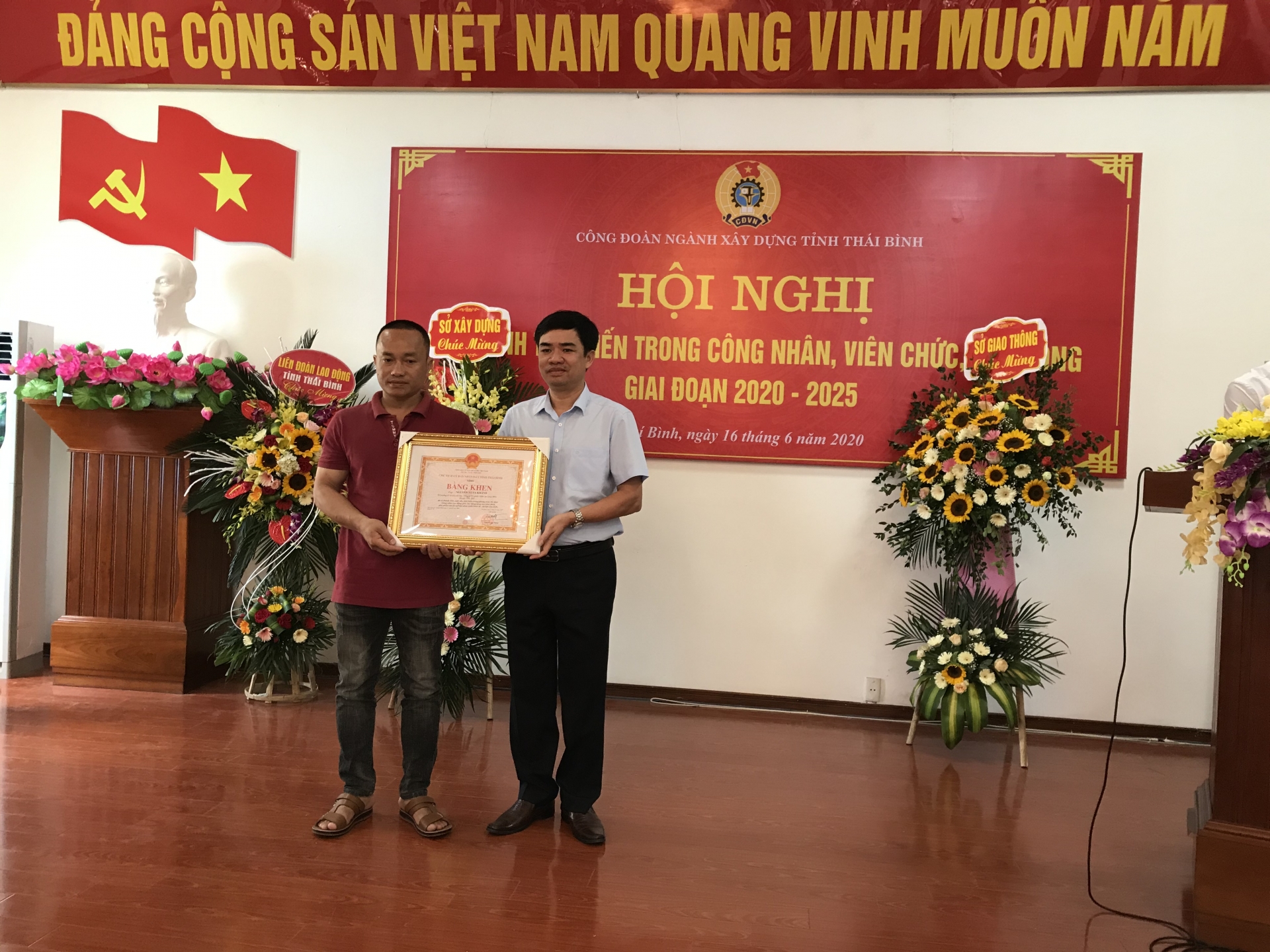 Hơn 1.000 lượt đoàn viên đạt danh hiệu Lao động giỏi, lao động sáng tạo hon 1000 luot doan vien dat danh hieu lao dong gioi lao dong sang tao