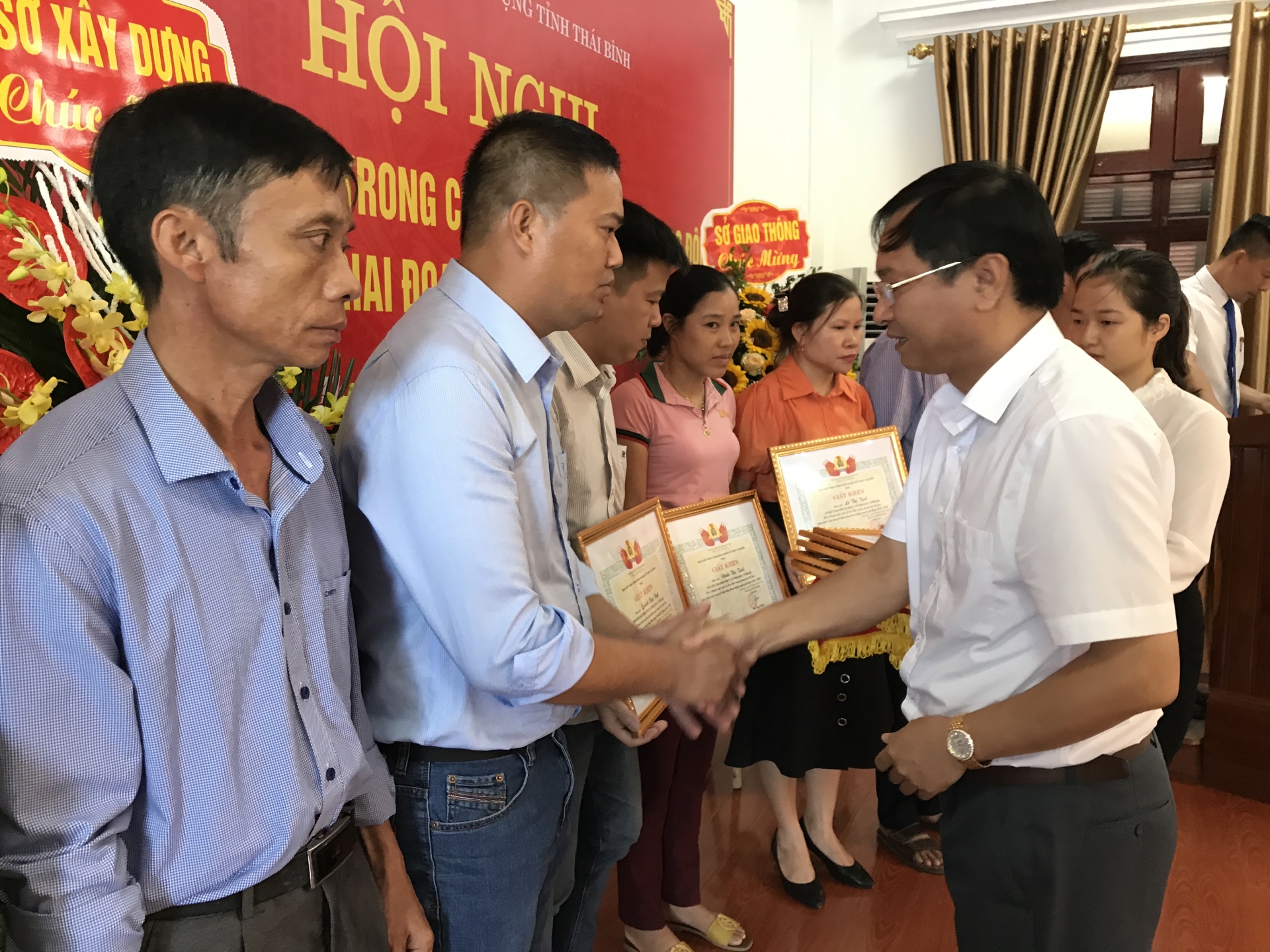 Hơn 1.000 lượt đoàn viên đạt danh hiệu Lao động giỏi, lao động sáng tạo hon 1000 luot doan vien dat danh hieu lao dong gioi lao dong sang tao