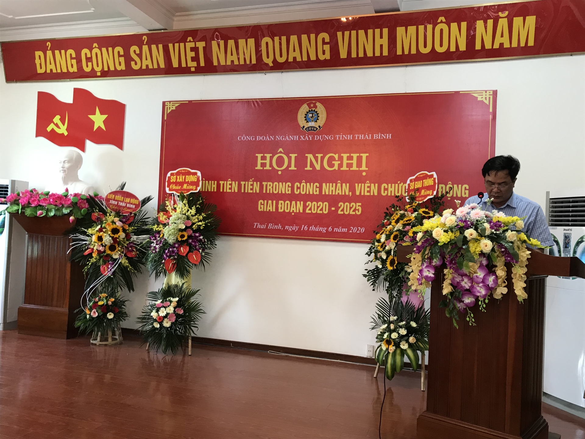 Hơn 1.000 lượt đoàn viên đạt danh hiệu Lao động giỏi, lao động sáng tạo hon 1000 luot doan vien dat danh hieu lao dong gioi lao dong sang tao