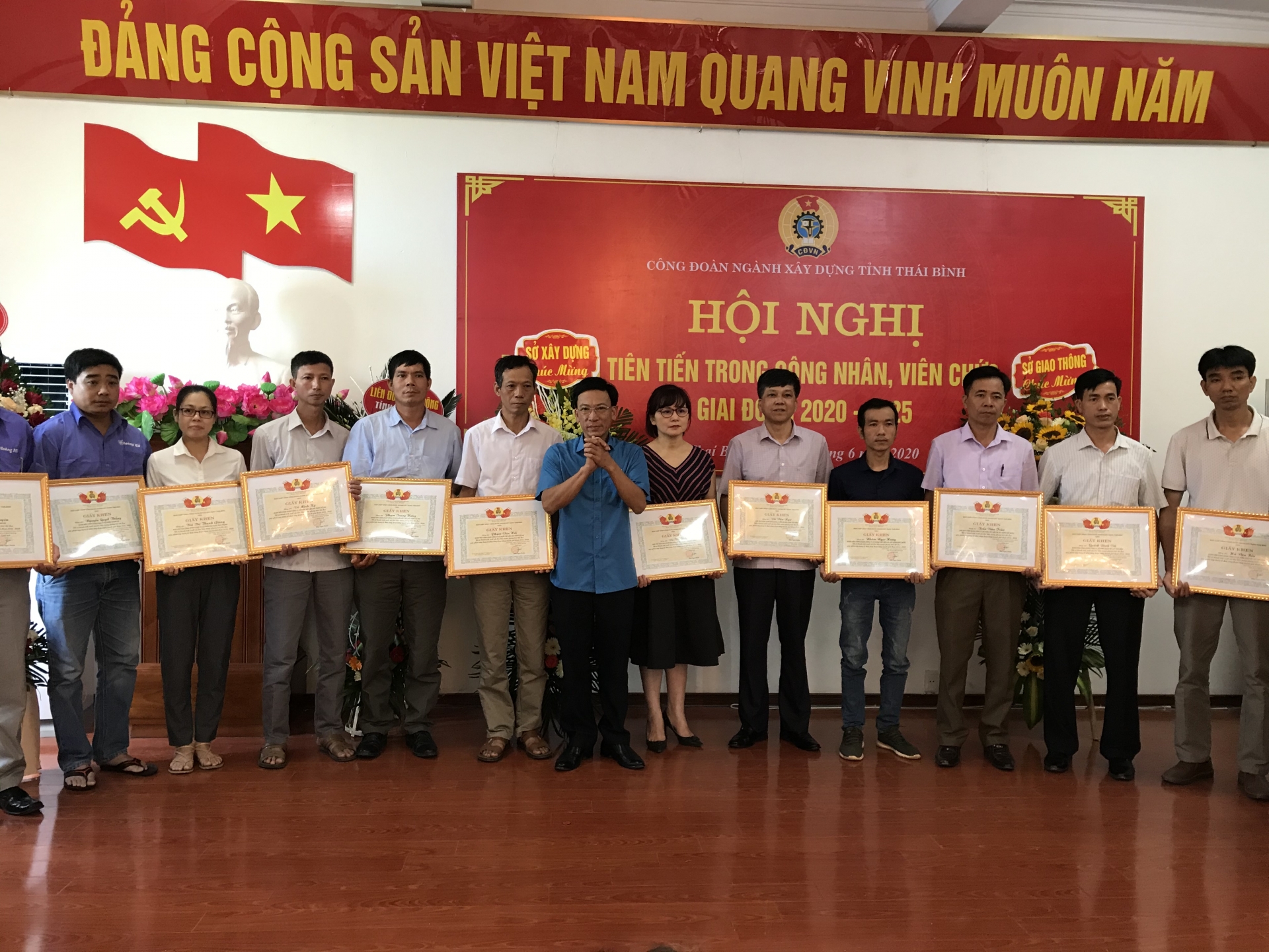 Hơn 1.000 lượt đoàn viên đạt danh hiệu Lao động giỏi, lao động sáng tạo hon 1000 luot doan vien dat danh hieu lao dong gioi lao dong sang tao