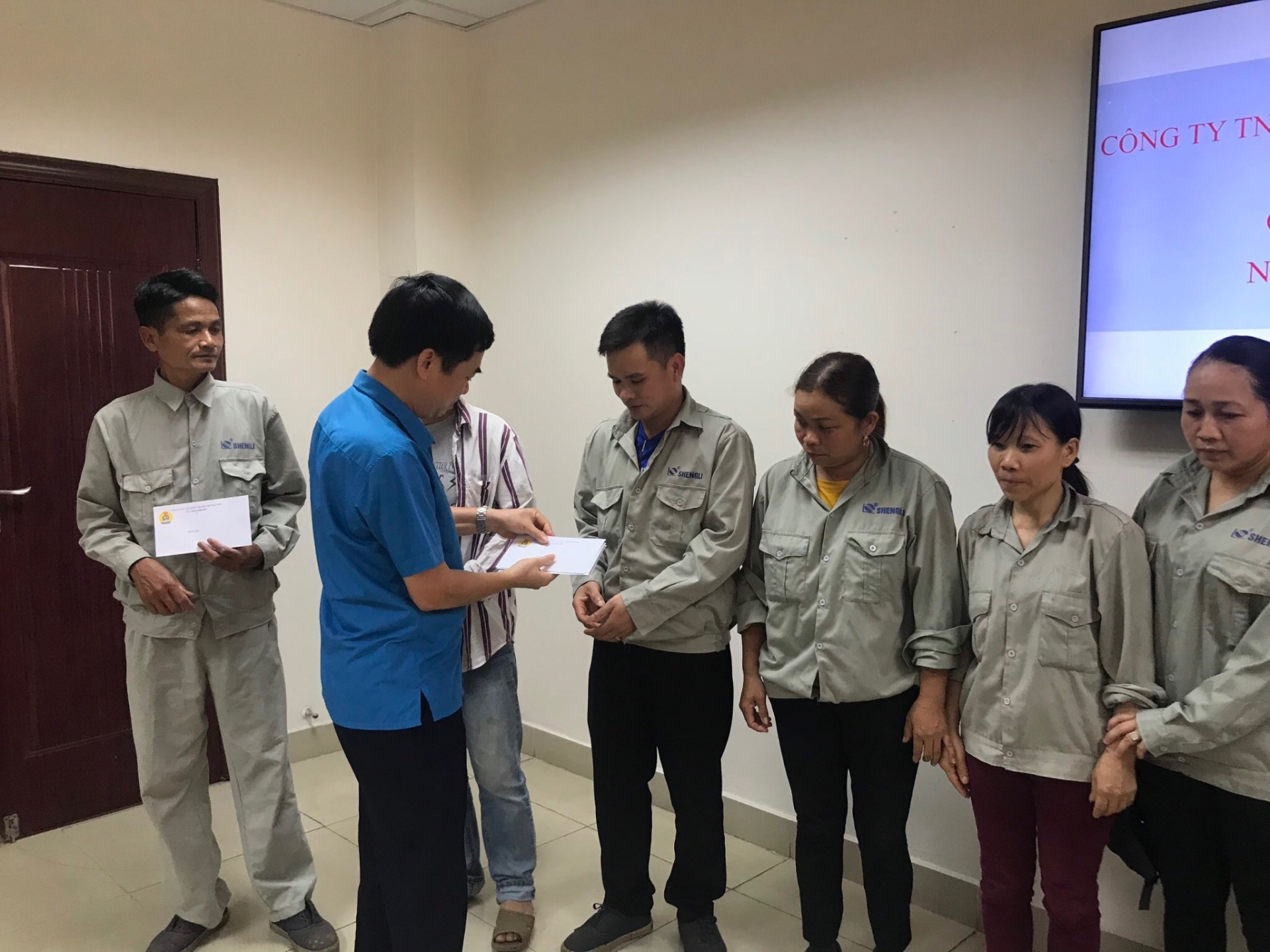 Đề xuất tăng thu nhập cho người lao động ngay trong mùa dịch de xuat tang thu nhap cho nguoi lao dong ngay trong mua dich