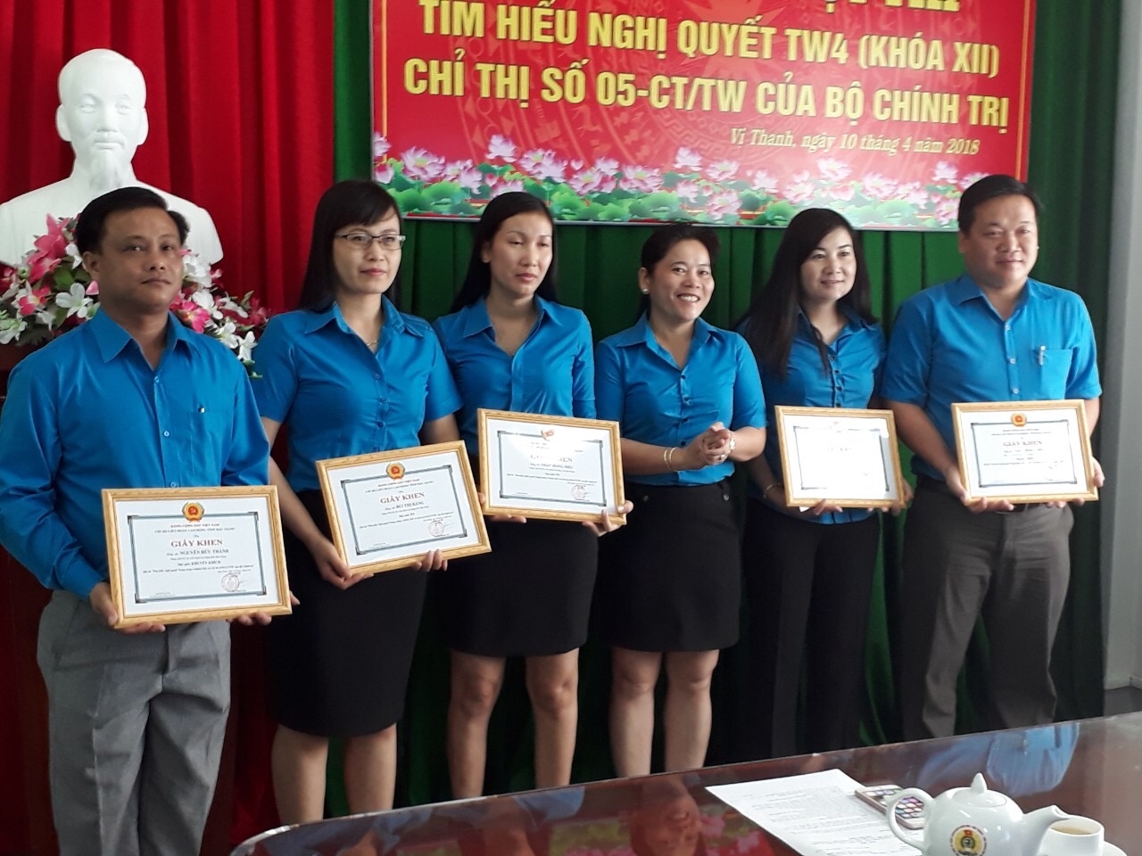 Hoàn thành và vượt các chỉ tiêu Nghị quyết đề ra hoan thanh va vuot cac chi tieu nghi quyet de ra