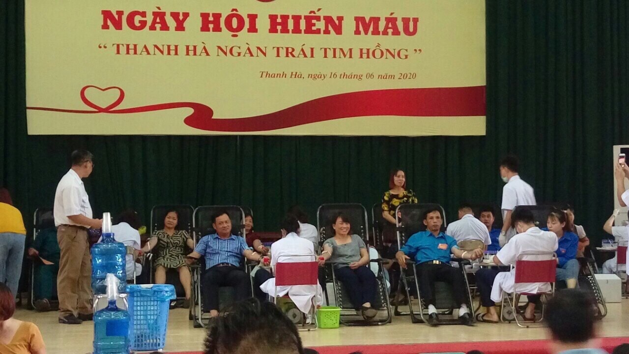 Công nhân viên chức lao động huyện Thanh Hà (Hải Dương) nô nức đi hiến máu nhân đạo cong nhan vien chuc lao dong huyen thanh ha hai duong no nuc di hien mau nhan dao