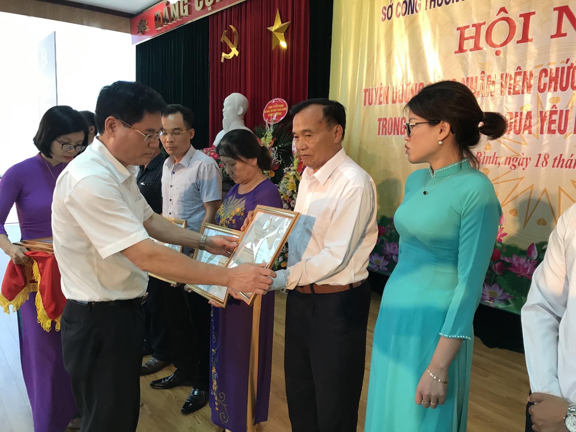 Thi đua tạo nên nhiều tập thể, cá nhân xuất sắc thi dua tao nen nhieu tap the ca nhan xuat sac