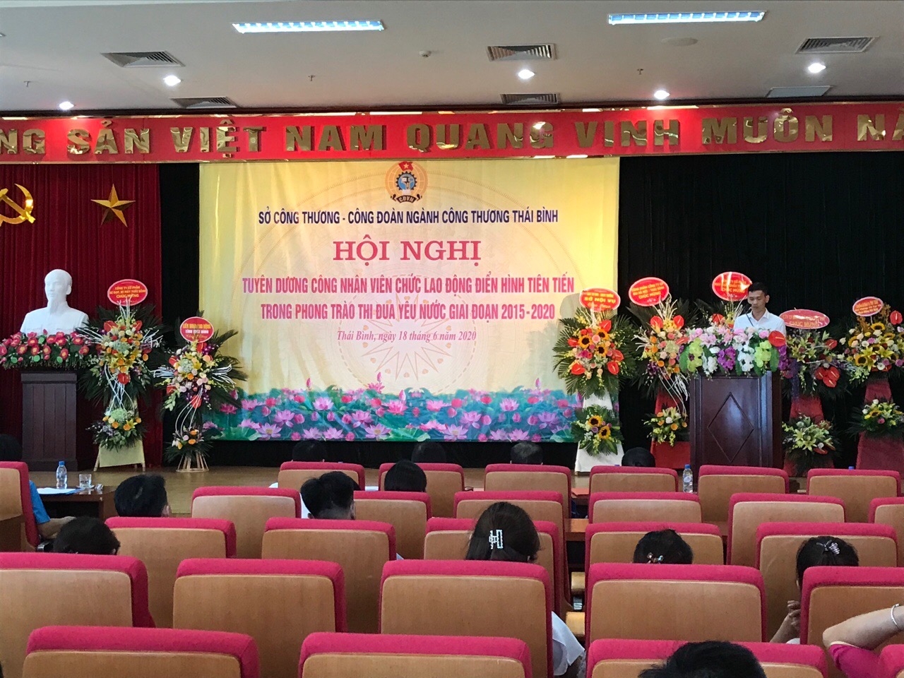 Thi đua tạo nên nhiều tập thể, cá nhân xuất sắc thi dua tao nen nhieu tap the ca nhan xuat sac