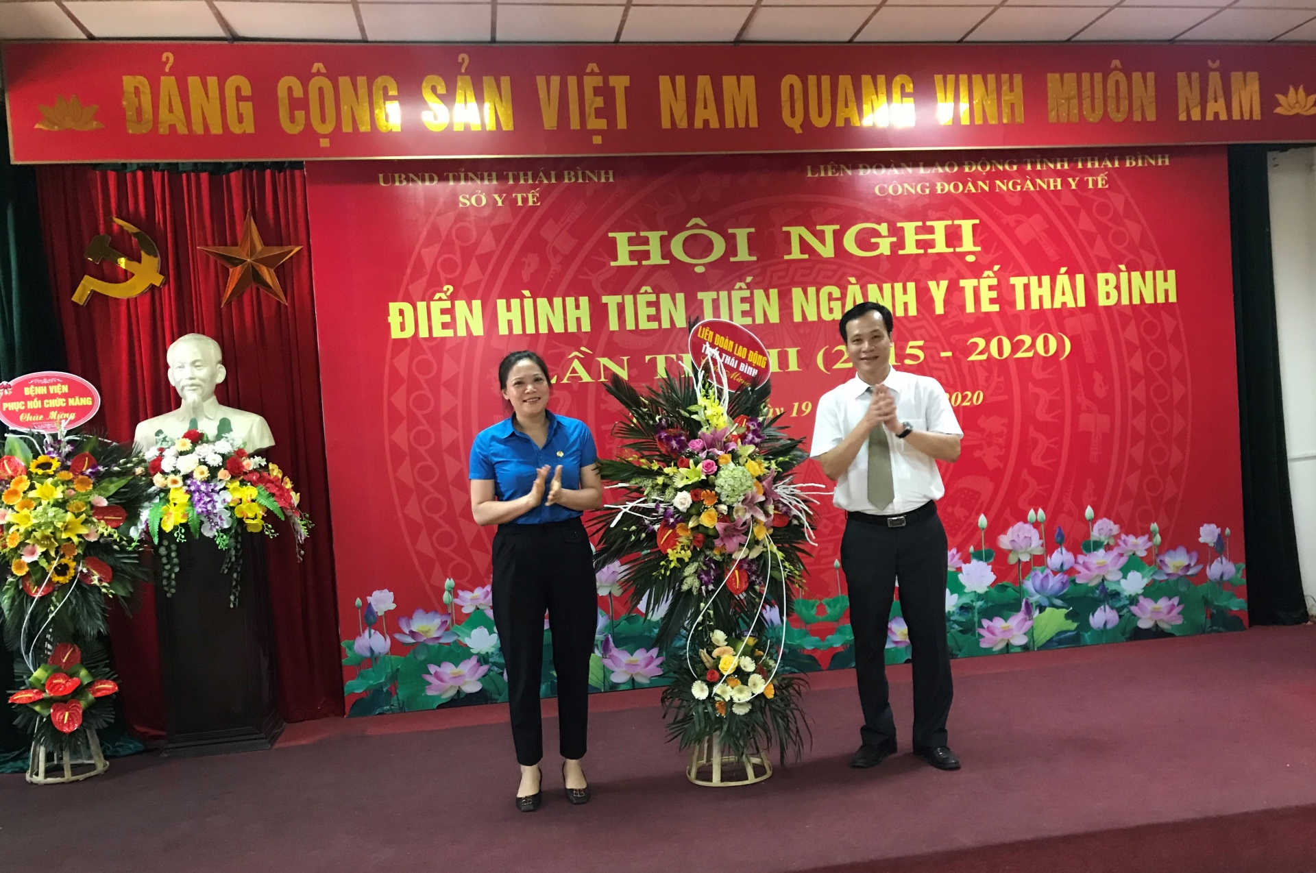 Tuyên dương 5 tập thể và 120 cá nhân có thành tích xuất sắc tuyen duong 5 tap the va 120 ca nhan co thanh tich xuat sac