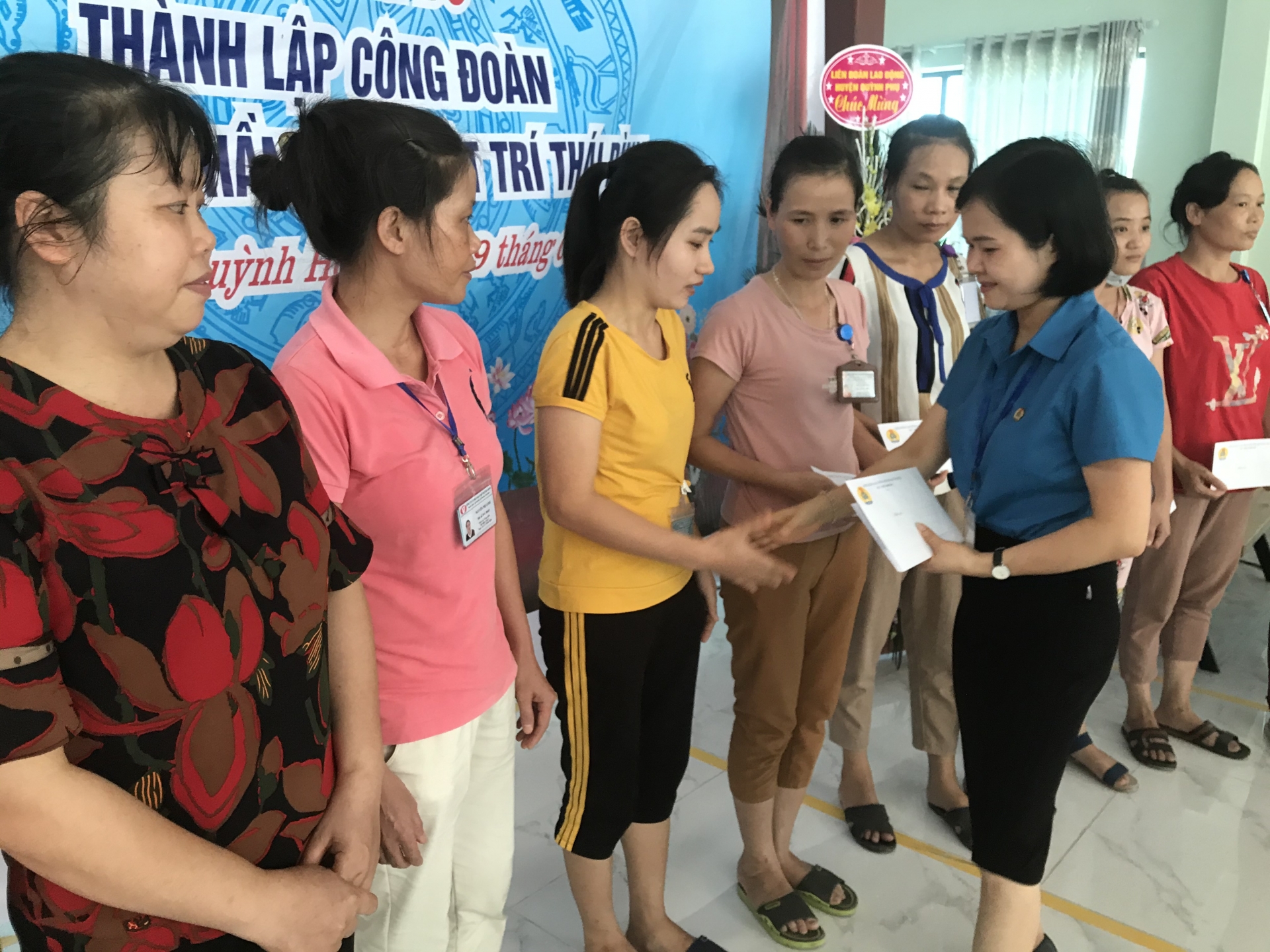 Công ty CP May Việt Trí: Thành lập công đoàn cơ sở đúng với nguyện vọng người lao động cong ty cp may viet tri thanh lap cong doan co so dung voi nguyen vong nguoi lao dong