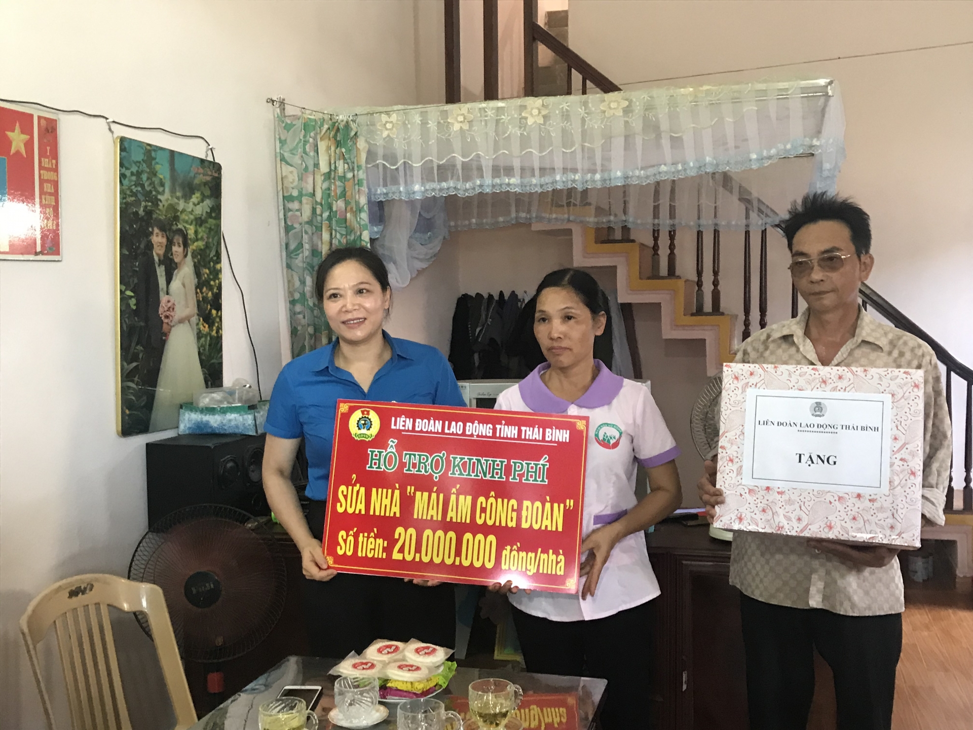 Trao kinh phí hỗ trợ Mái ấm công đoàn cho các đoàn viên có hoàn cảnh khó khăn về nhà ở trao kinh phi ho tro mai am cong doan cho cac doan vien co hoan canh kho khan ve nha o