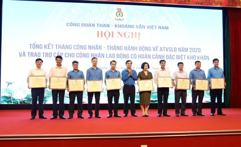 Dành nhiều quan tâm cho người lao động trong Tháng Công nhân danh nhieu quan tam cho nguoi lao dong trong thang cong nhan