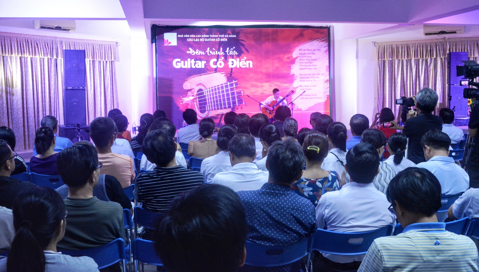 Hòa nhạc guitar phục vụ người lao động hoa nhac guitar phuc vu nguoi lao dong