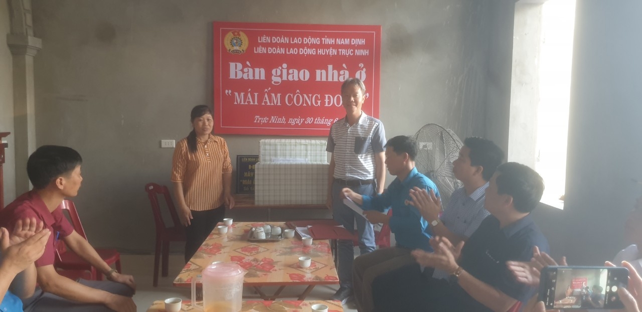 ban giao nha o mai am cong doan o thi tran co le