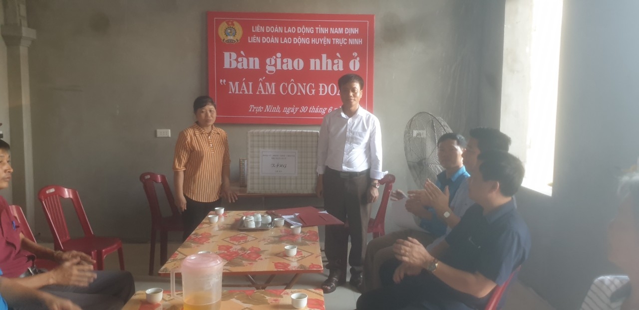 ban giao nha o mai am cong doan o thi tran co le