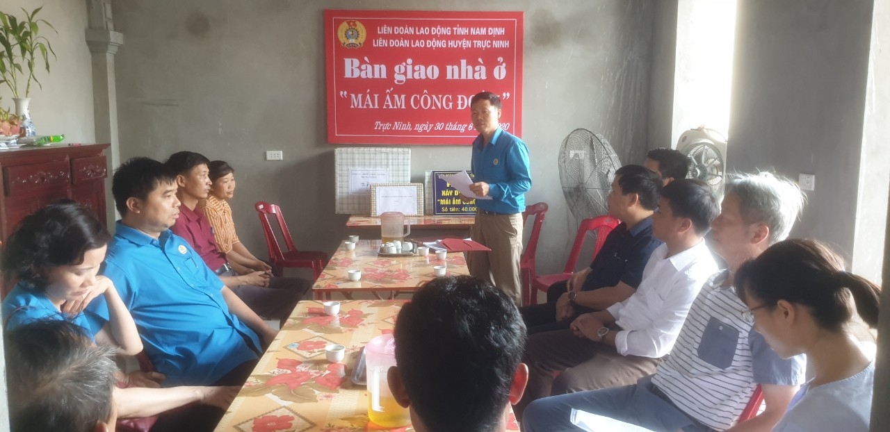 ban giao nha o mai am cong doan o thi tran co le