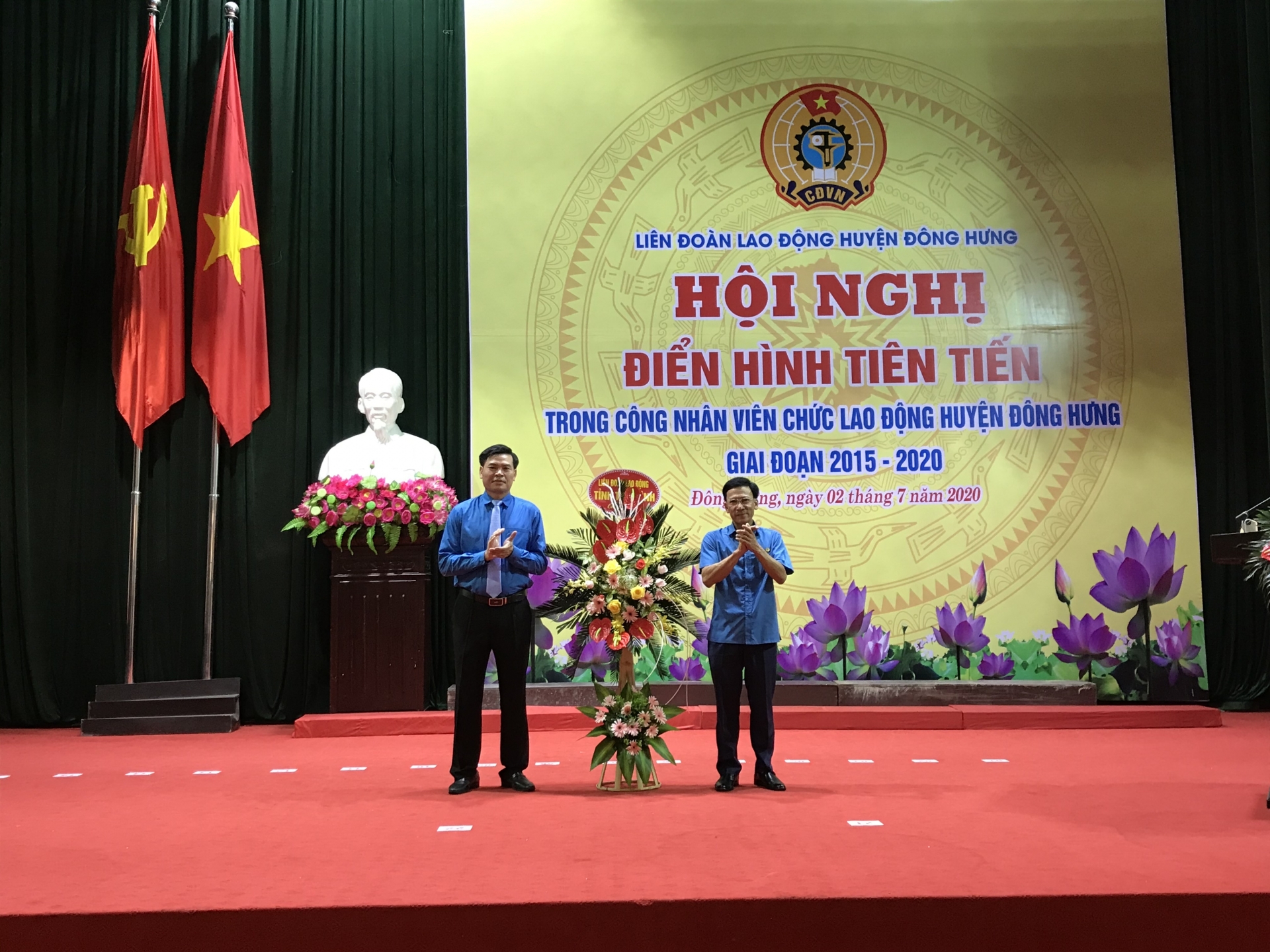 lien doan lao dong huyen dong hung tong ket phong trao thi dua yeu nuoc trong cnvcld