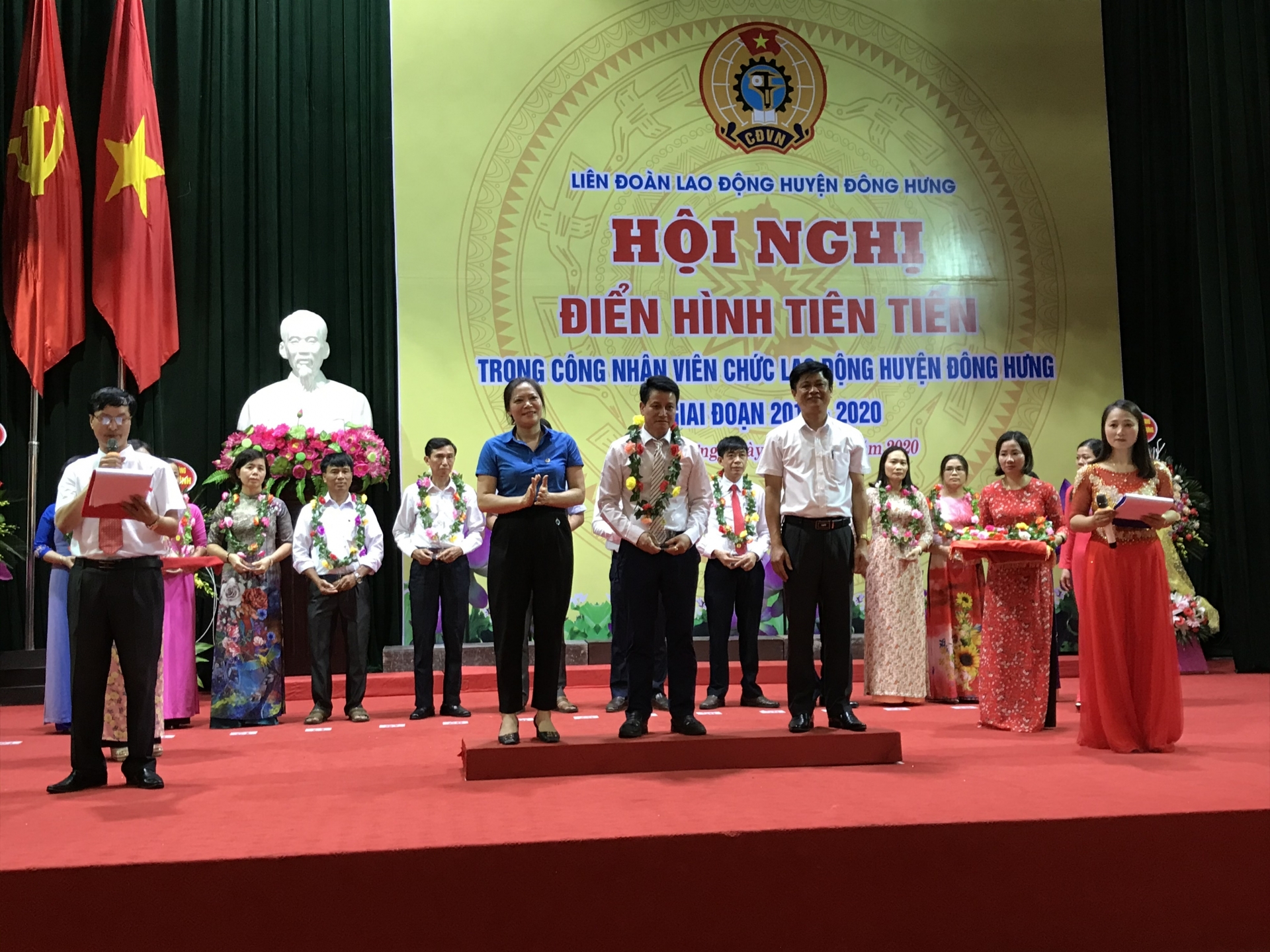 lien doan lao dong huyen dong hung tong ket phong trao thi dua yeu nuoc trong cnvcld