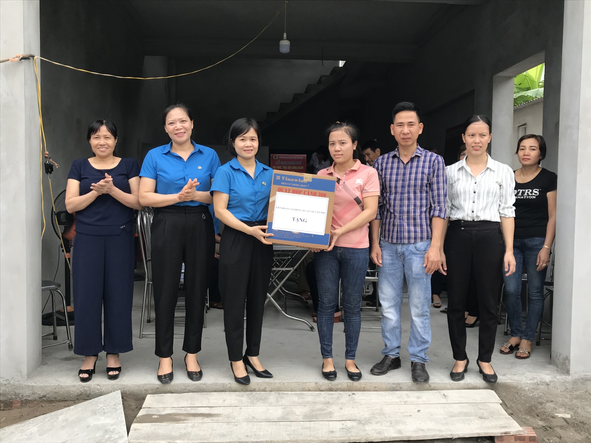 niem vui lai den voi doan vien co hoan canh kho khan ve nha o