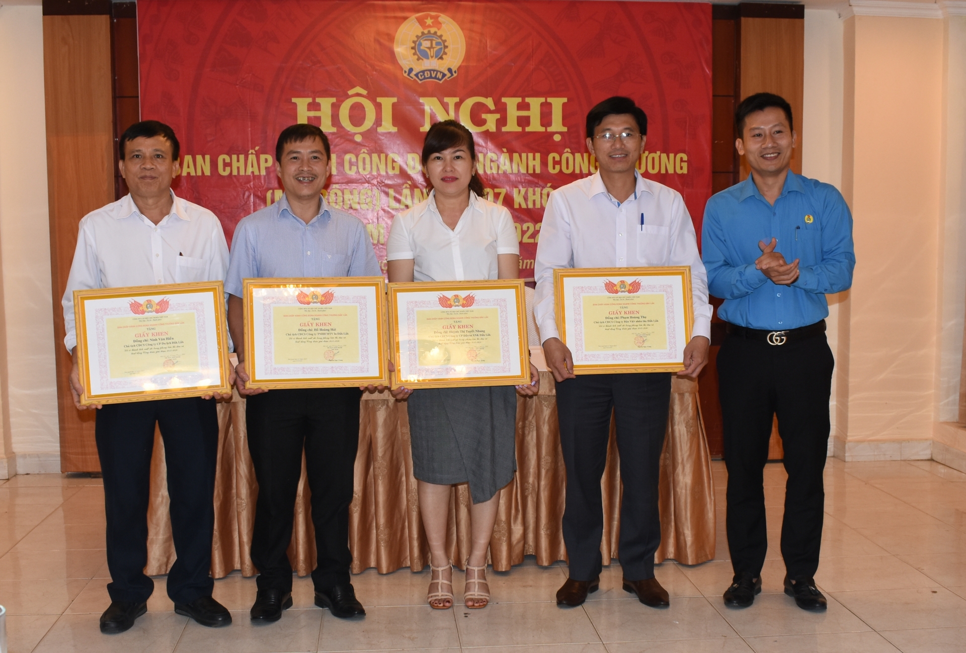 Trên 524 đề tài, giải pháp, sáng kiến trong phong trào thi đua yêu nước tren 524 de tai giai phap sang kien trong phong trao thi dua yeu nuoc