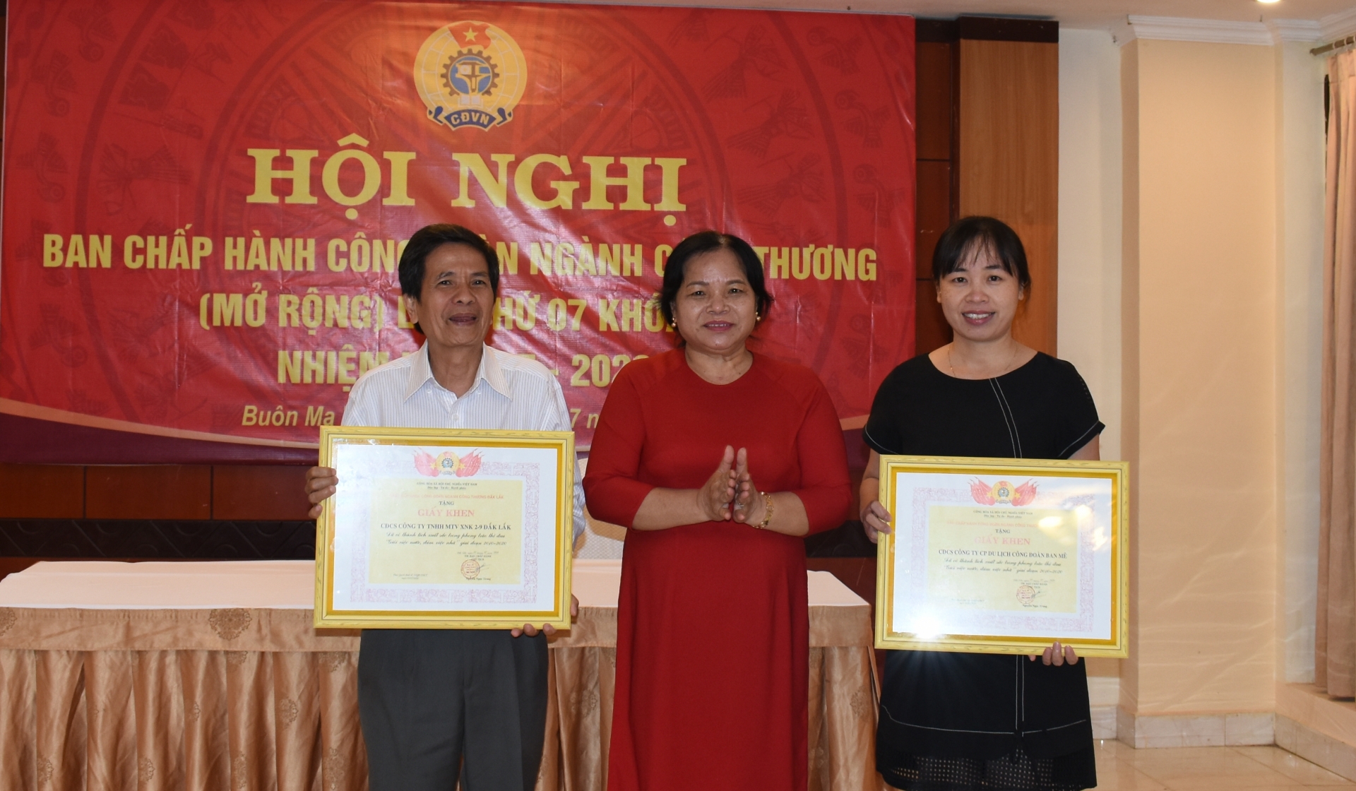 Trên 524 đề tài, giải pháp, sáng kiến trong phong trào thi đua yêu nước tren 524 de tai giai phap sang kien trong phong trao thi dua yeu nuoc