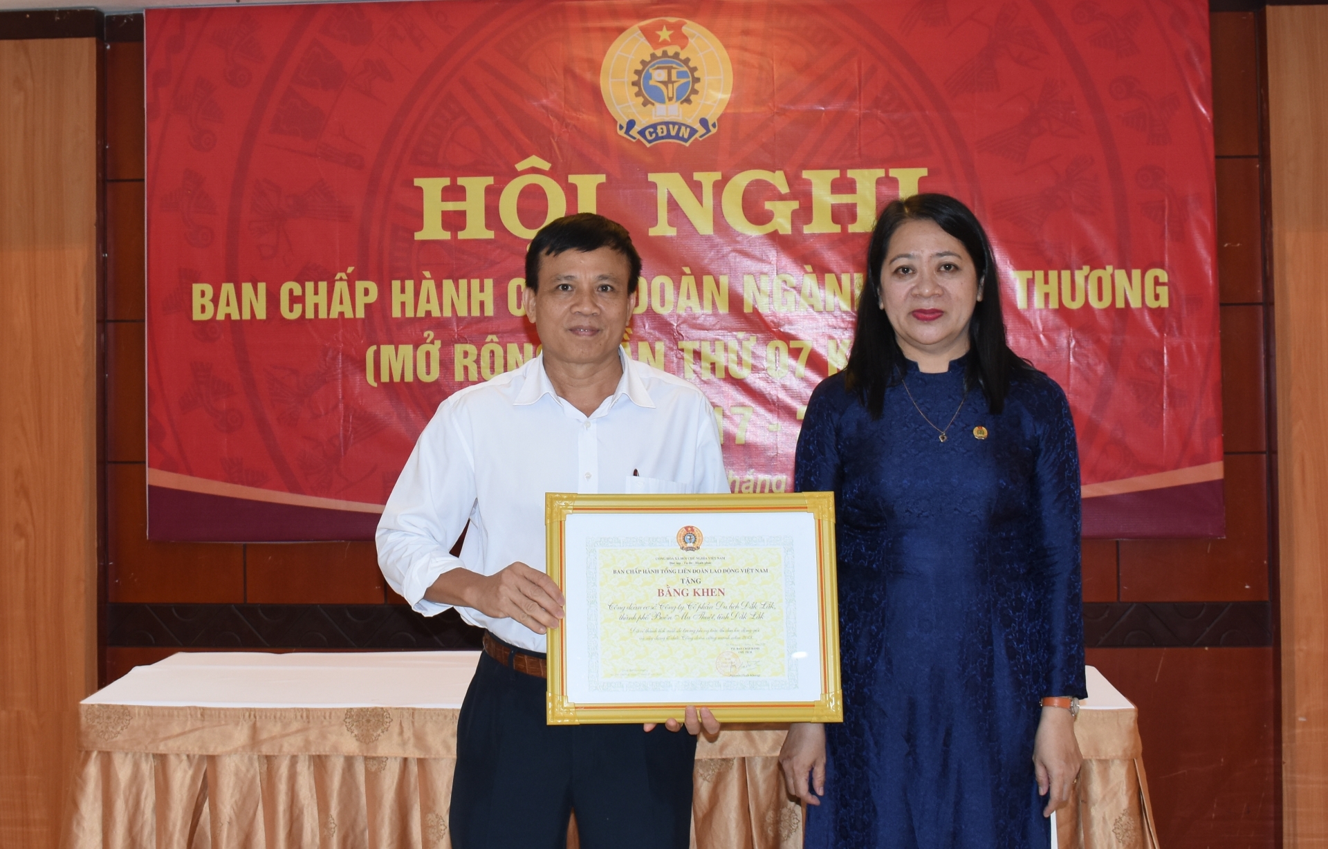 Trên 524 đề tài, giải pháp, sáng kiến trong phong trào thi đua yêu nước tren 524 de tai giai phap sang kien trong phong trao thi dua yeu nuoc