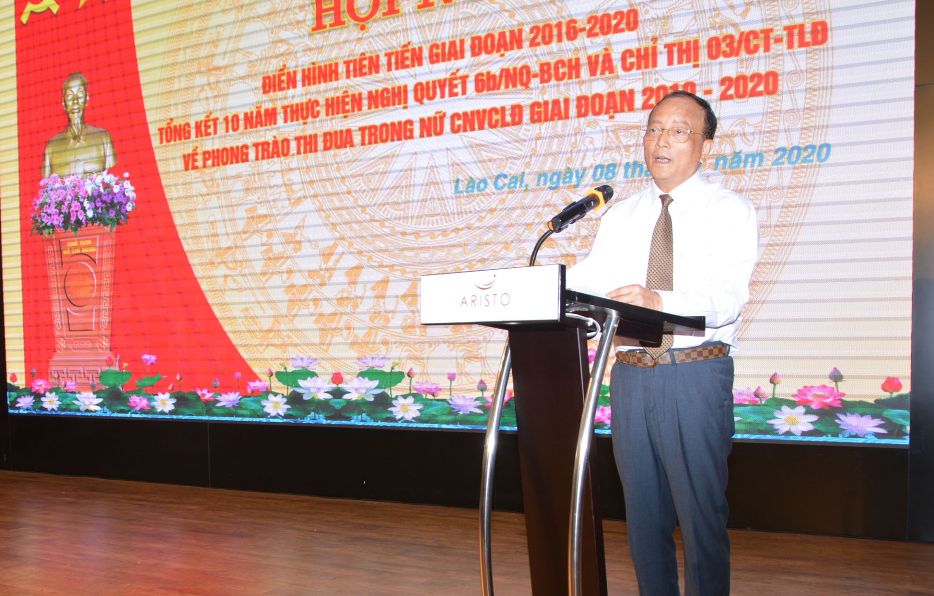 Khen thưởng 35 tập thể, 62 cá nhân xuất sắc trong các phong trào thi đua yêu nước khen thuong 35 tap the 62 ca nhan co thanh tich xuat sac trong cac phong trao thi dua yeu nuoc