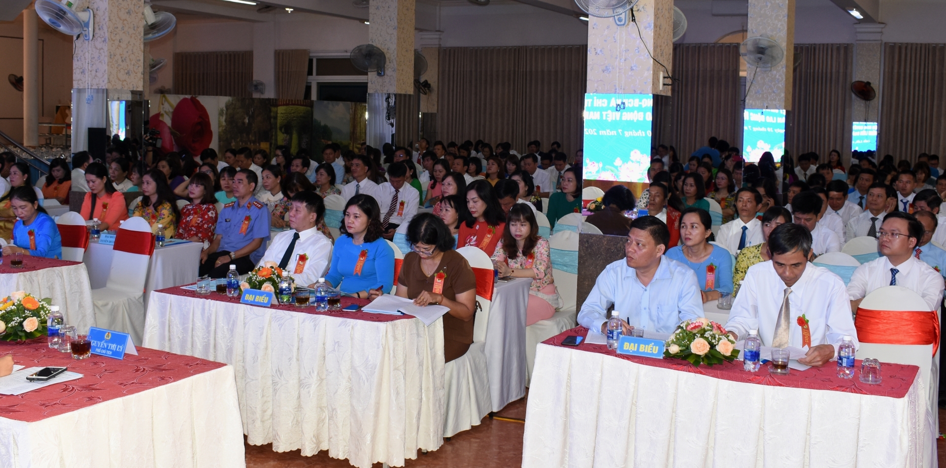 Liên đoàn Lao động tỉnh Đắk Lắk: Tuyên dương điển hình tiên tiến giai đoạn 2015-2020 lien doan lao dong tinh dak lak tuyen duong dien hinh tien tien giai doan 2015 2020
