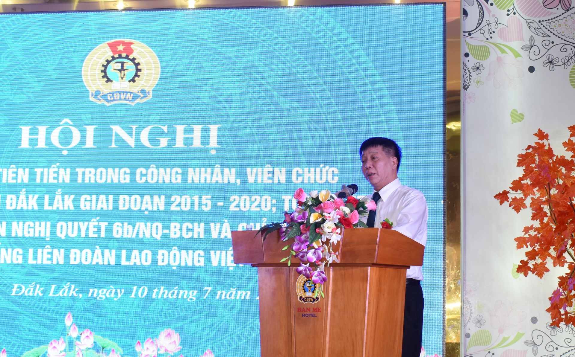 Liên đoàn Lao động tỉnh Đắk Lắk: Tuyên dương điển hình tiên tiến giai đoạn 2015-2020 lien doan lao dong tinh dak lak tuyen duong dien hinh tien tien giai doan 2015 2020