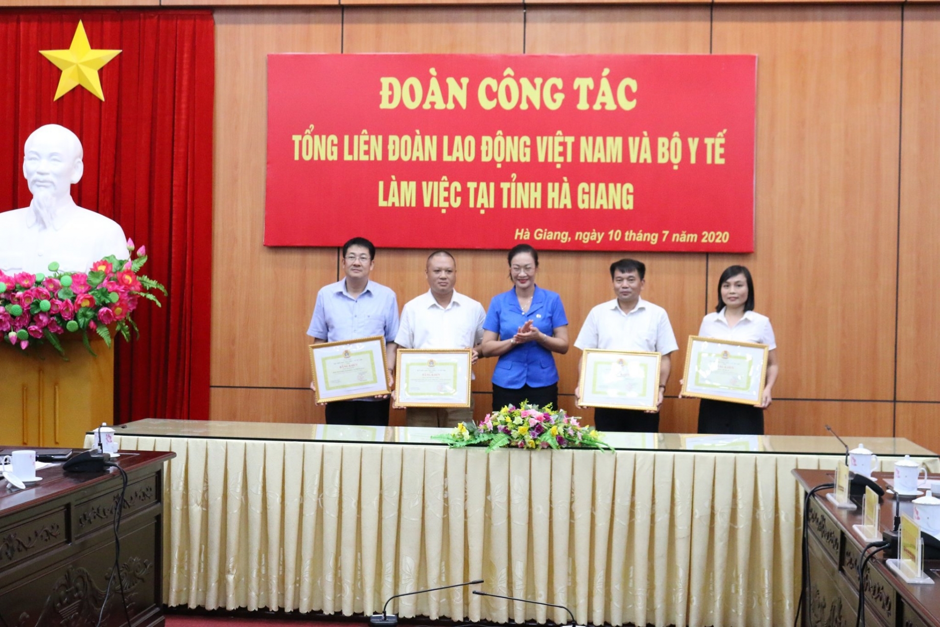 Đoàn công tác Tổng Liên đoàn Lao động Việt Nam và Bộ Y tế làm việc tại Hà Giang doan cong tac tong lien doan lao dong viet nam va bo y te lam viec tai ha giang