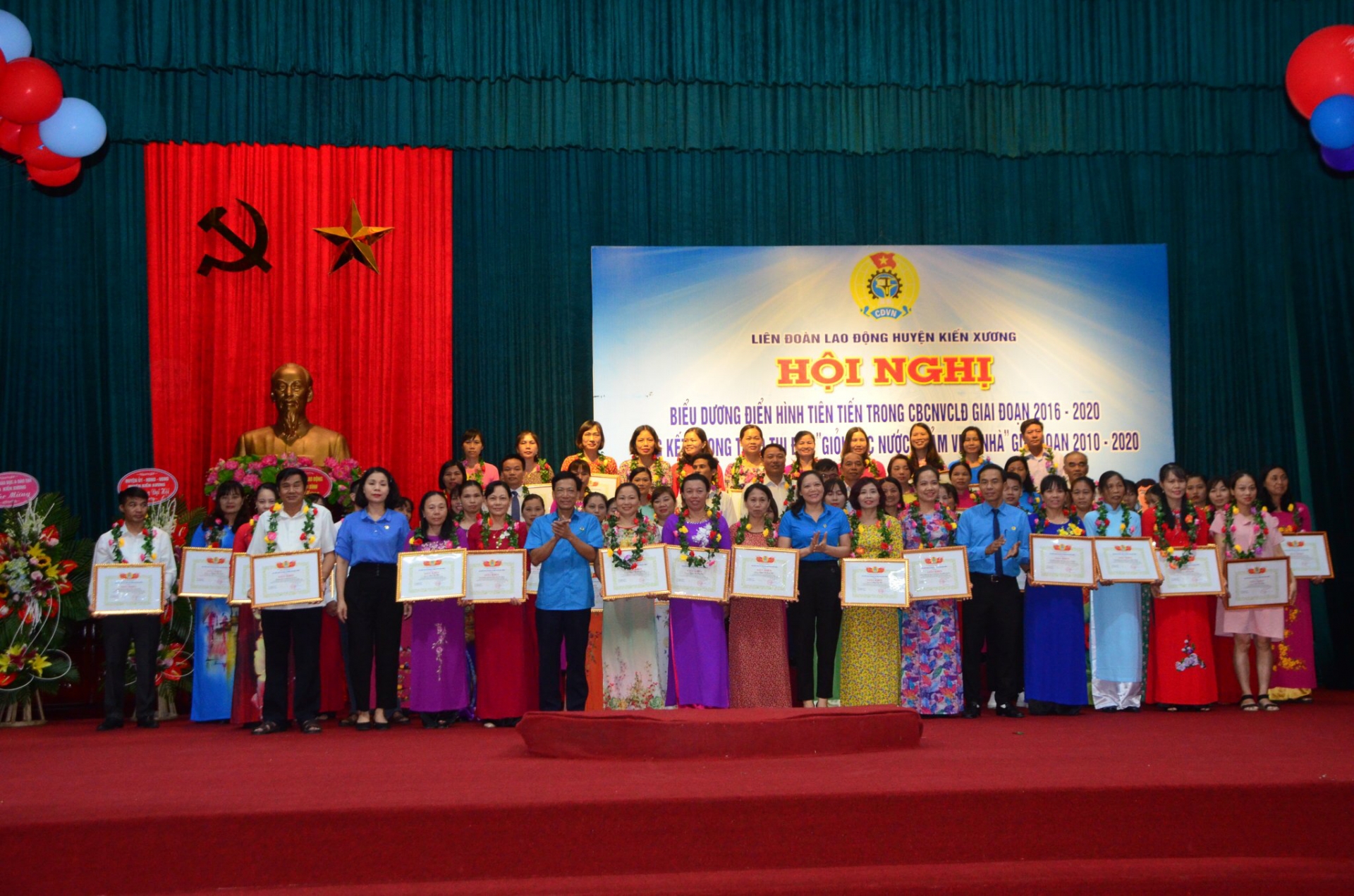 LĐLĐ huyện Kiến Xương tuyên dương các điển hình tiên tiến giai đoạn 2016-2020 ldld huyen kien xuong tuyen duong cac dien hinh tien tien giai doan 2016 2020