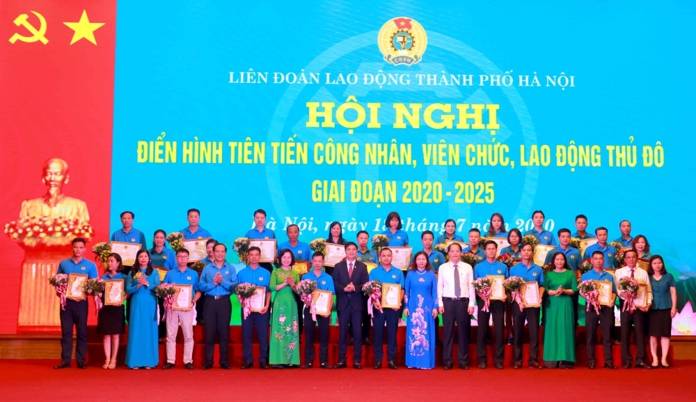 Hà Nội: Tôn vinh các tập thể, cá nhân điển hình tiên tiến trong lao động, sáng tạo ha noi ton vinh cac tap the ca nhan dien hinh tien tien trong lao dong sang tao