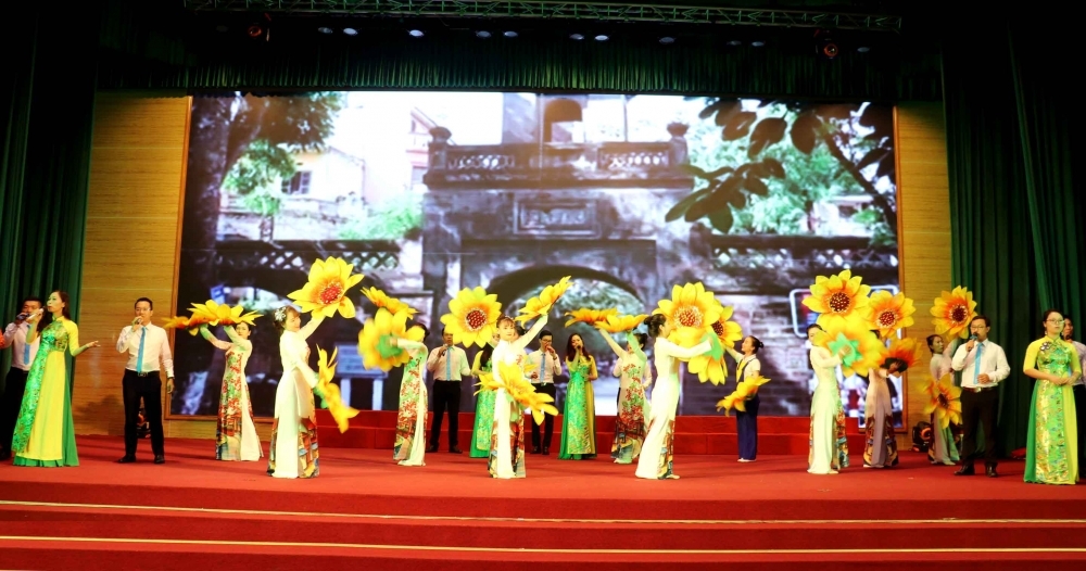 Hà Nội: Tôn vinh các tập thể, cá nhân điển hình tiên tiến trong lao động, sáng tạo ha noi ton vinh cac tap the ca nhan dien hinh tien tien trong lao dong sang tao