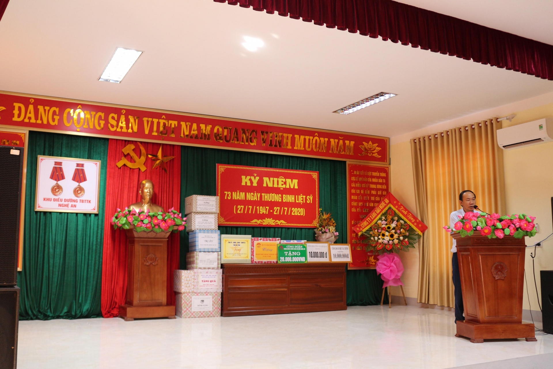 tham va tang qua cho cac thuong binh gia dinh chinh sach nhan ngay 277