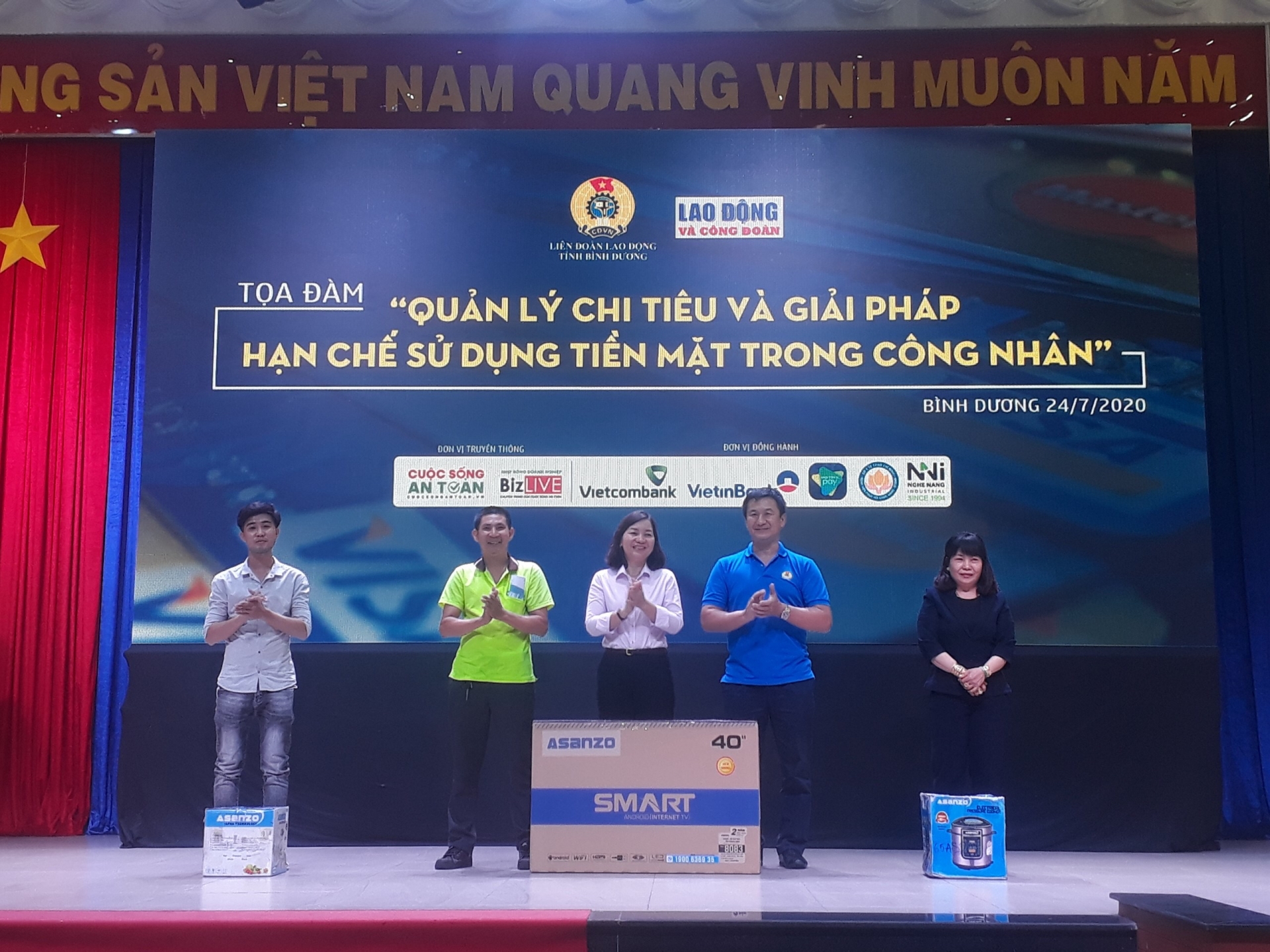 Trực tiếp: "Tọa đàm quản lý chi tiêu và giải pháp hạn chế sử dụng tiền mặt trong CN" truc tiep to a da m quan ly chi tieu va giai phap han che su dung tien mat trong cn