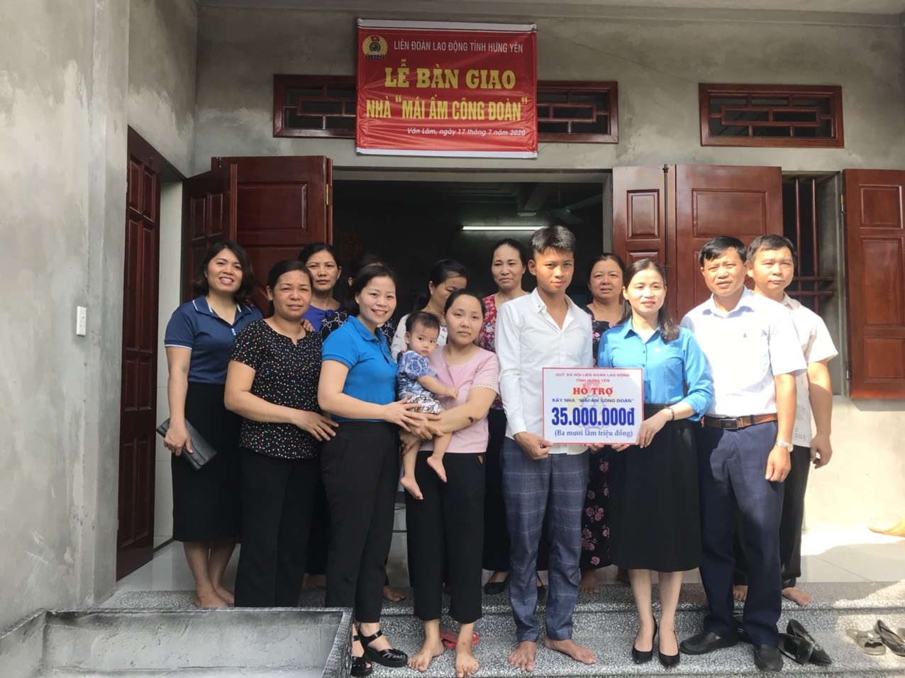 lien doan lao dong tinh hung yen ban giao 3 nha mai am cong doan