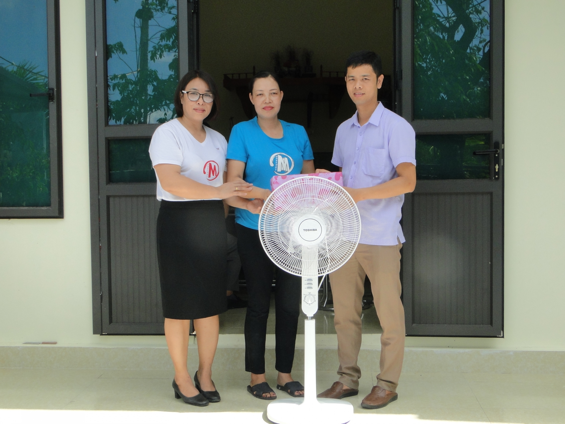 Liên đoàn Lao động huyện Vũ Thư trao hỗ trợ xây nhà mái ấm cho đoàn viên công đoàn lien doan lao dong huyen vu thu trao ho tro xay nha mai am cho doan vien cong doan