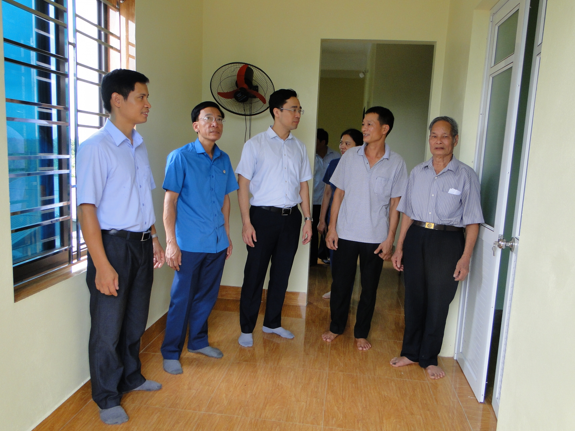 Công đoàn ngành Xây dựng Thái Bình trao hỗ trợ xây nhà mái ấm cho đoàn viên khó khăn thai binh cong nhan di o nho gan 10 nam moi co nha rieng