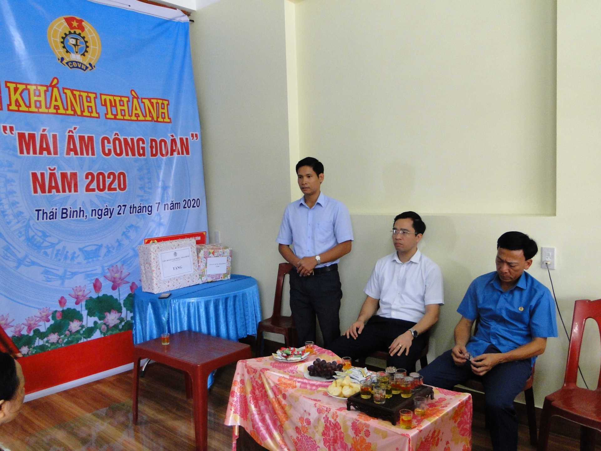 Công đoàn ngành Xây dựng Thái Bình trao hỗ trợ xây nhà mái ấm cho đoàn viên khó khăn thai binh cong nhan di o nho gan 10 nam moi co nha rieng