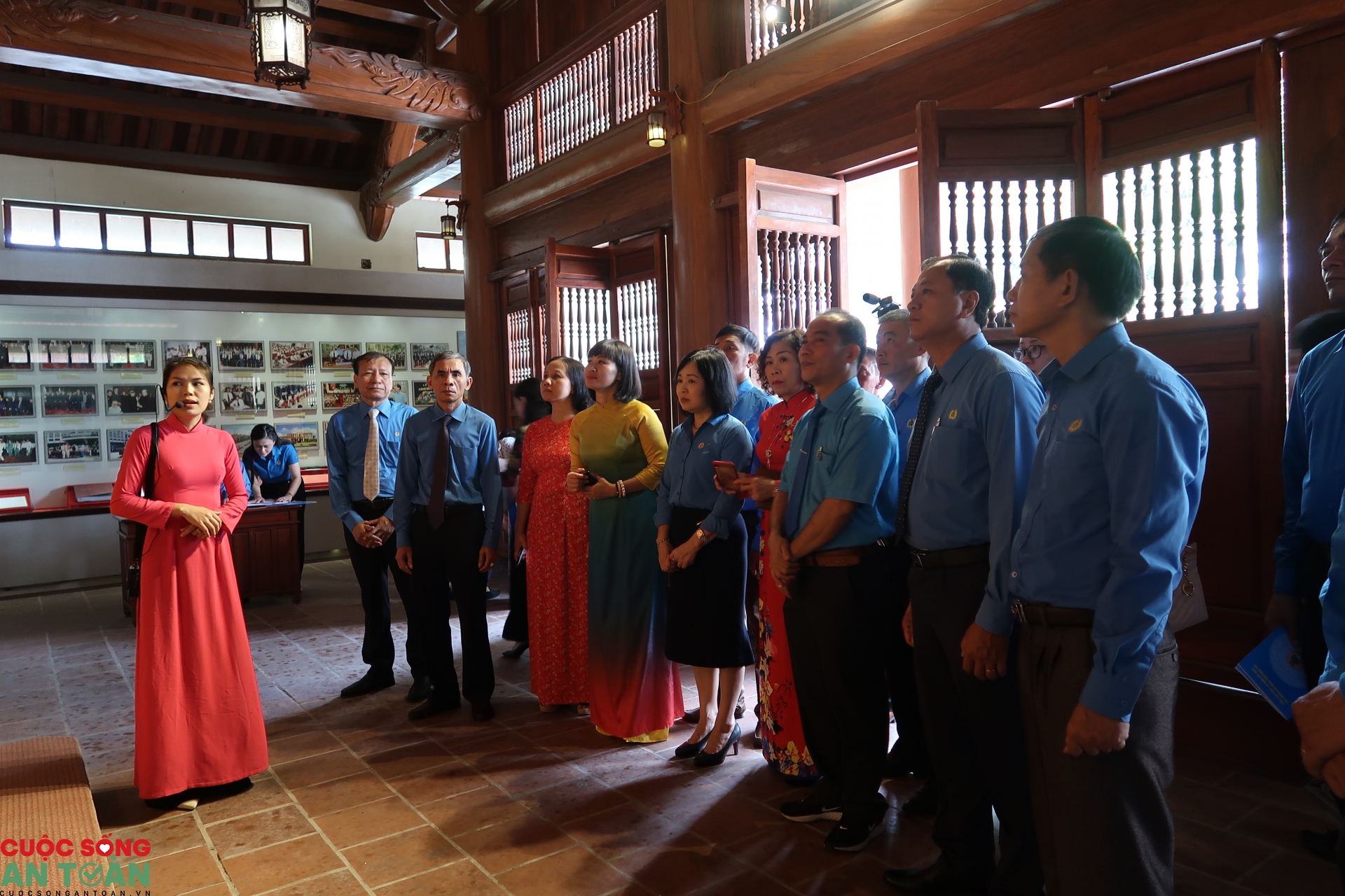 doan can bo cong doan tieu bieu dang huong tuong niem dong chi nguyen van linh