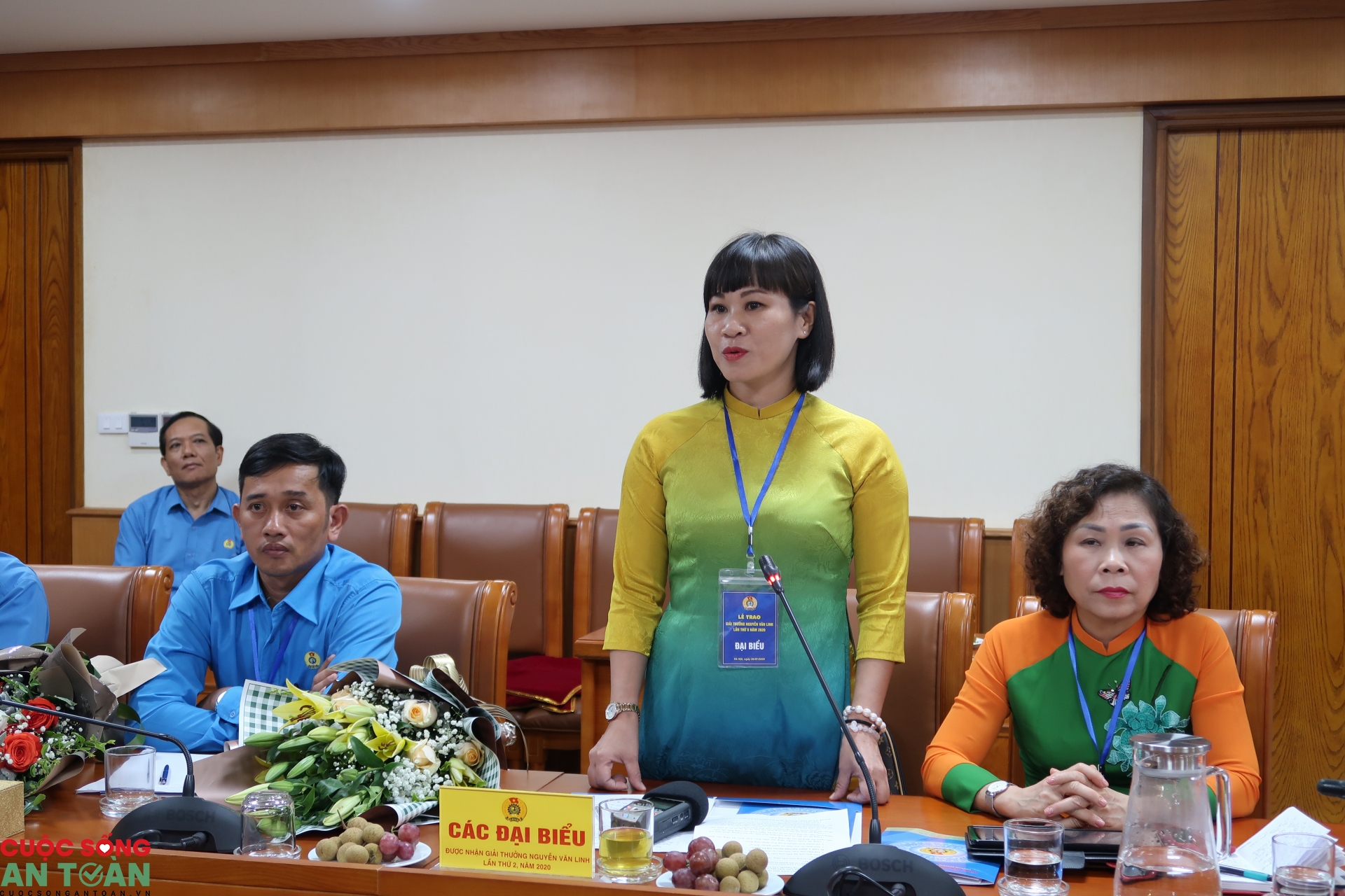 Gặp mặt 10 cán bộ công đoàn nhận Giải thưởng Nguyễn Văn Linh lần thứ II-2020 gap mat 10 can bo cong doan nhan giai thuong nguyen van linh lan thu ii 2020