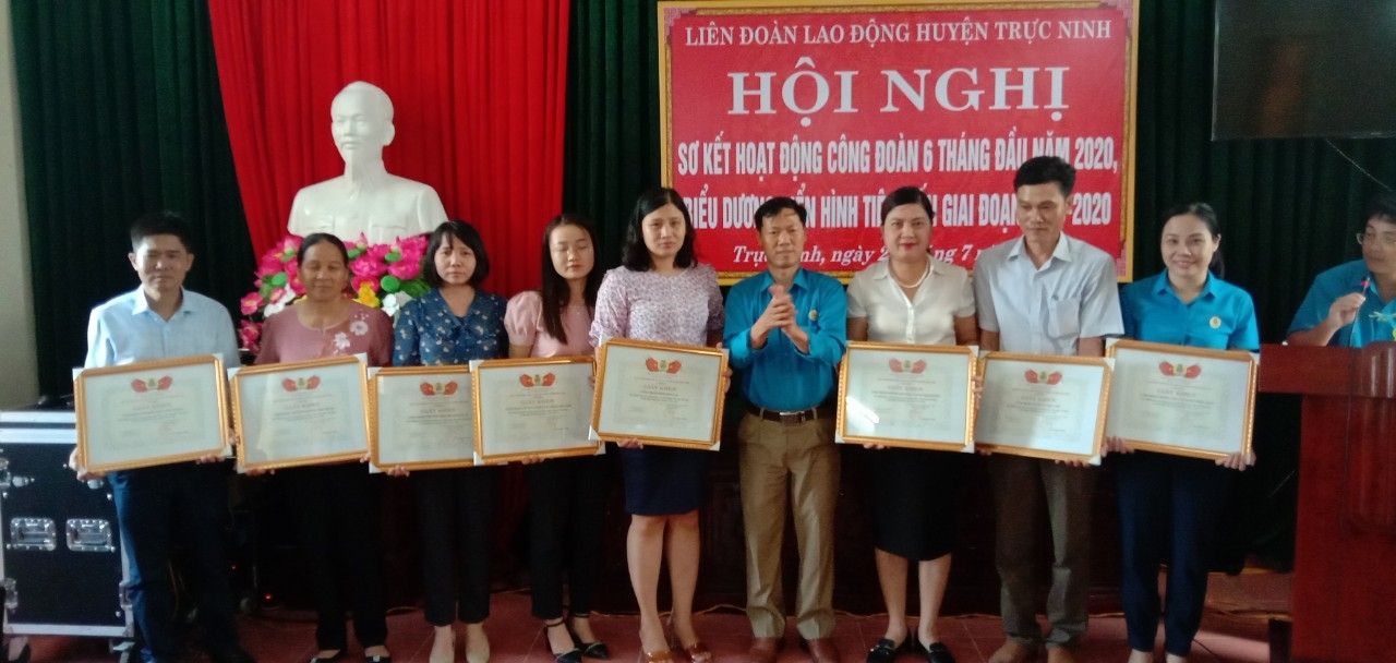 Liên đoàn Lao động huyện Trực Ninh sơ kết hoạt động công đoàn 6 tháng đầu năm Liên đoàn Lao động huyện Trực Ninh sơ kết hoạt động công đoàn 6 tháng đầu năm