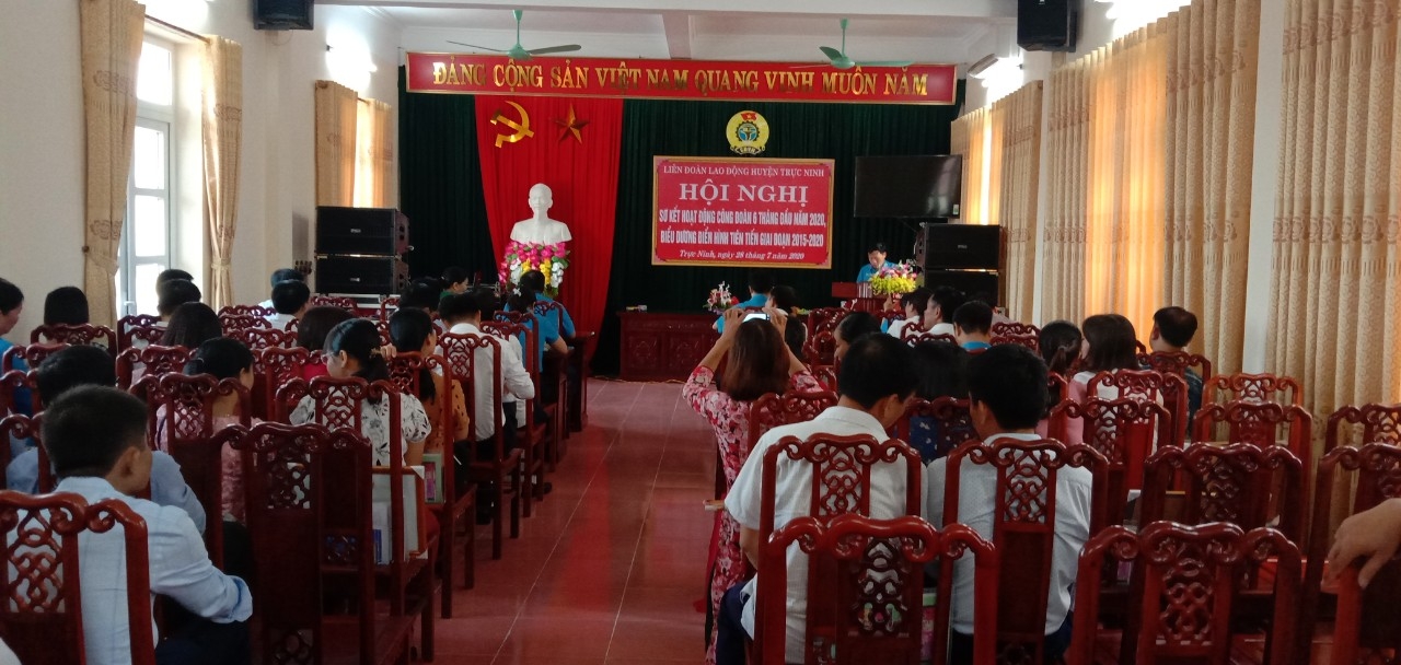 Liên đoàn Lao động huyện Trực Ninh sơ kết hoạt động công đoàn 6 tháng đầu năm Liên đoàn Lao động huyện Trực Ninh sơ kết hoạt động công đoàn 6 tháng đầu năm